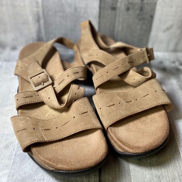 clarks springer sandals size 6